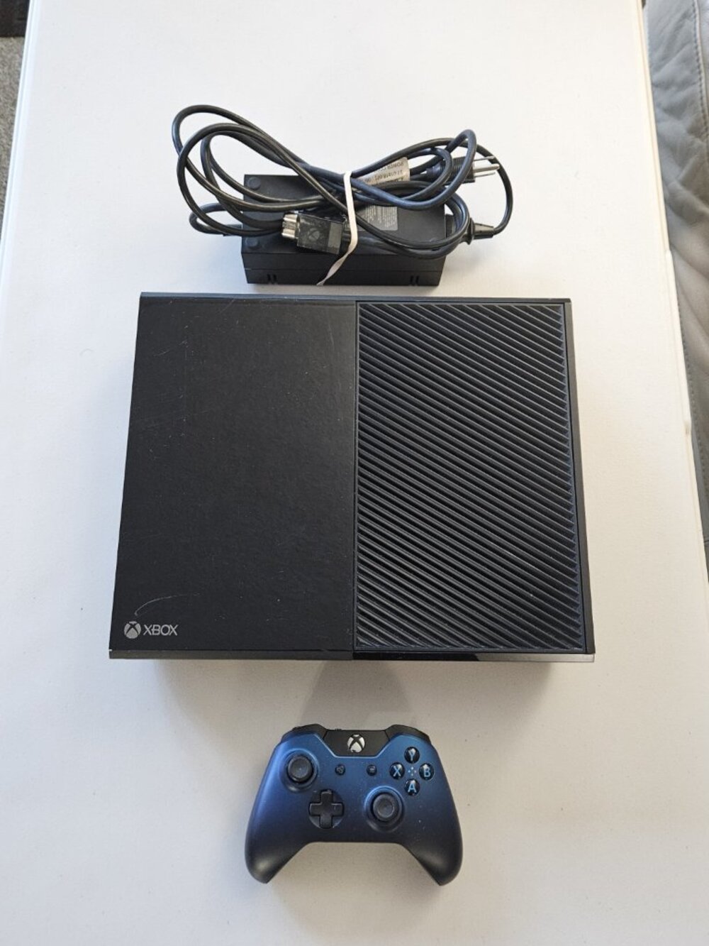 Microsoft Xbox One 500GB Model 1540 + Ocean Shadow Controller